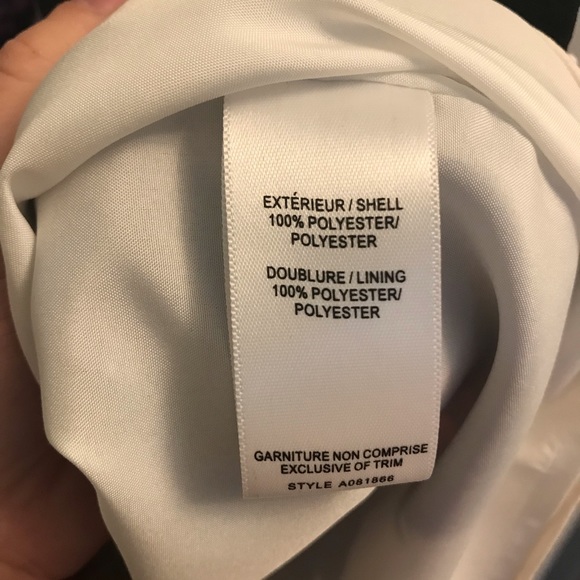 Beautiful floral dress with a scoop I the back. Shift dress. Small - Picture 4 of 6